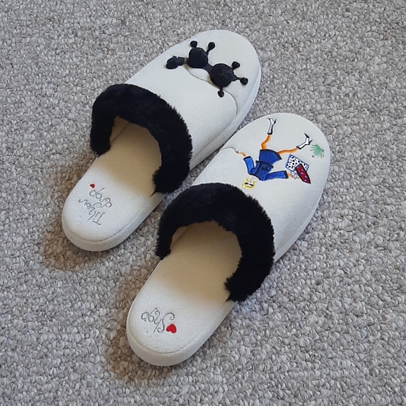 New Tote Isotoner Velur/plush slippers. - Picture 3 of 9